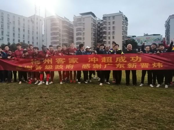 论坛主持人、加州伯克利大学EECS系FHL VIVE增强现实中心执行董事Allen yang博士一直在人工智能和元宇宙方面研究，他表示这两年，“元宇宙”概念，已然成为国内外各种媒介话语所广泛追捧热议的话题，如何定义元宇宙？与元宇宙相关的一系列概念，诸如人工智能、虚拟引擎、区块链、5G、VR、AR以及人机融合智能等推动技术与艺术的融合，人类网络与计算机网络的融合等，对未来电影创作与产业建构也将产生深远影响